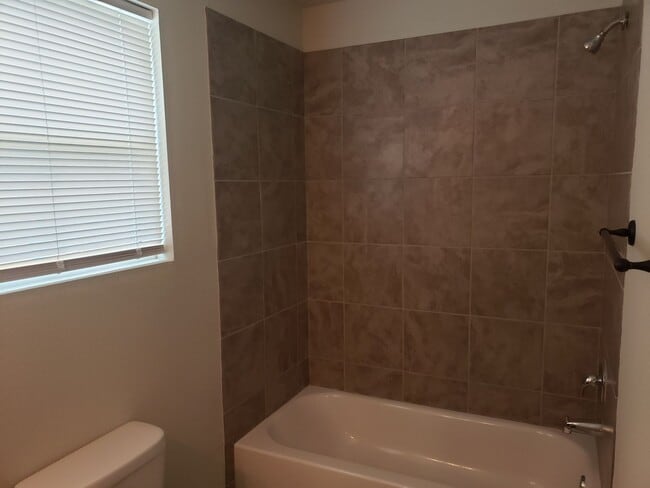 Building Photo - Town home for rent