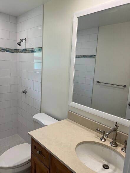 Building Photo - 968 Salzedo Ave