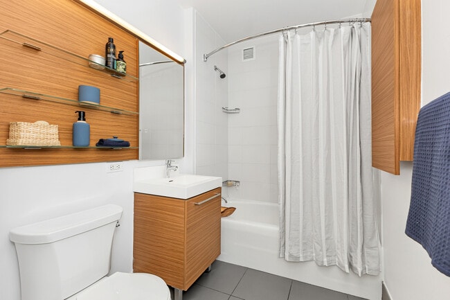 Interior Photo - Linc LIC