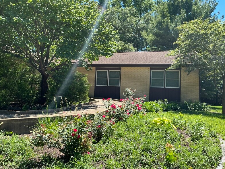 Building Photo - 2209 Grange Cir