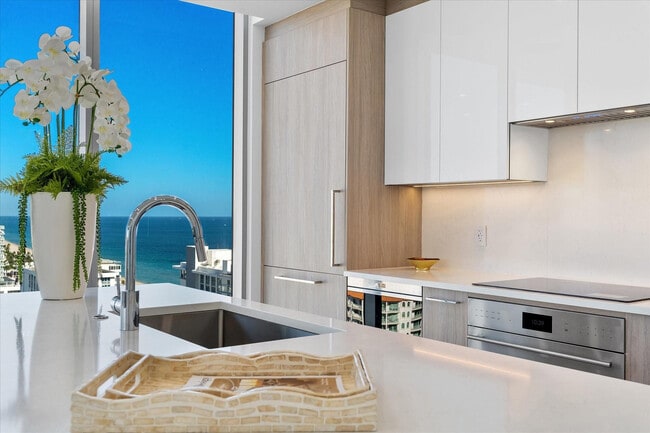 Building Photo - 151 N Seabreeze Blvd