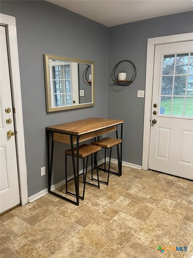 Building Photo - 284 Perryman St