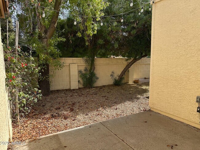 Building Photo - 8919 S Lori Ln
