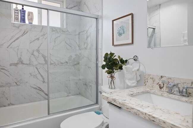 Building Photo - 4-Unit Townhome Community | Luxury Living Near DTLA