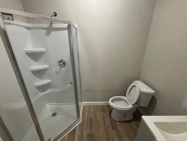 Building Photo - 14 E 6th Ave