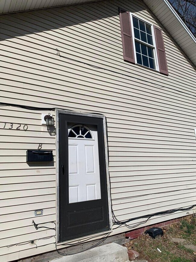 Primary Photo - 1320 S Grand Ave