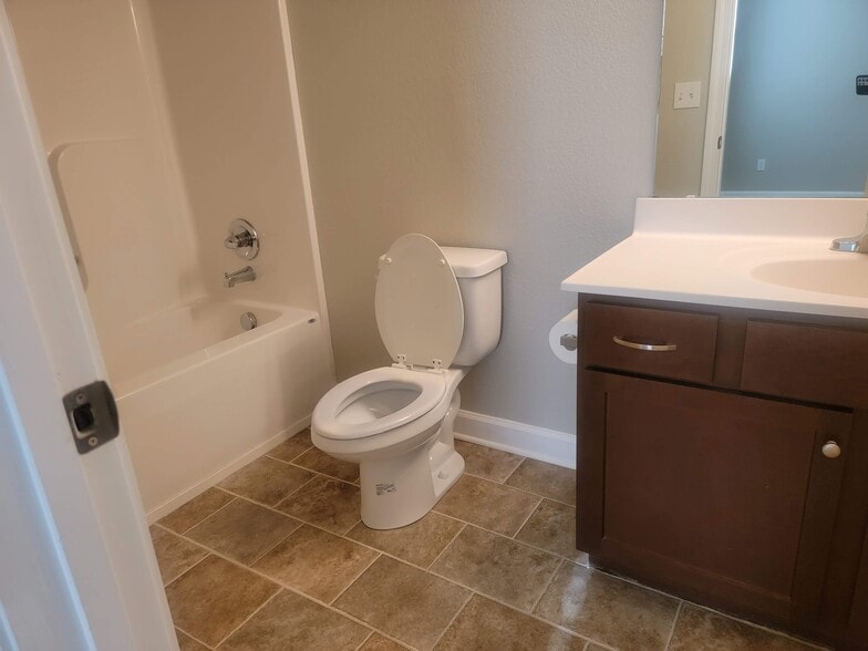 Master bath - 218 N Washington St