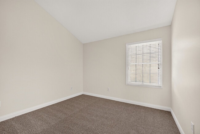Building Photo - Beautiful 3 Bed Townhome In the Heart Of Village Of West Clay!