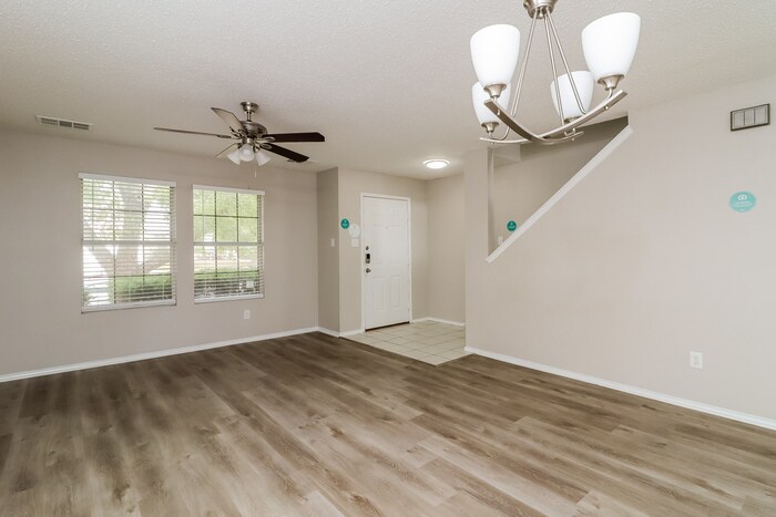 Building Photo - 525 Linacre Dr