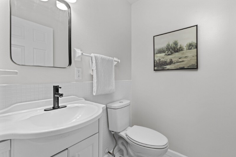 Building Photo - 105 Whitewater Dr