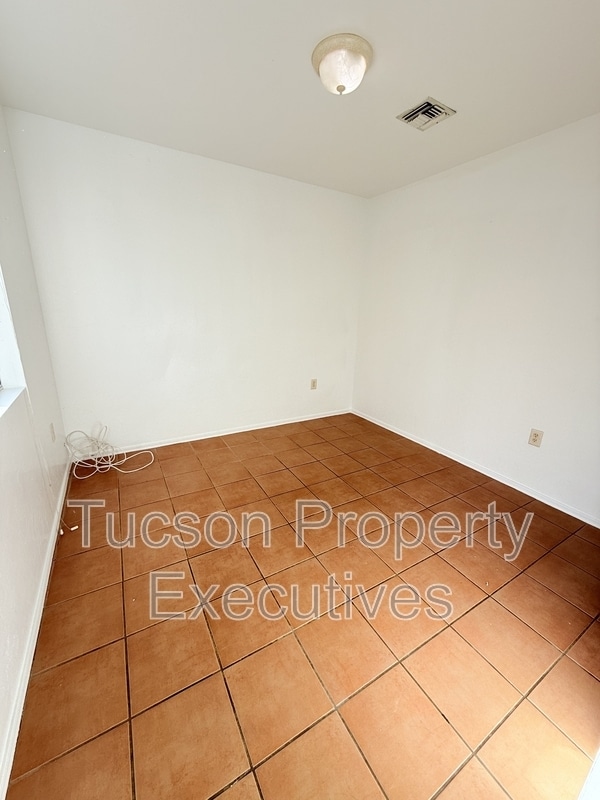 Building Photo - 440 E 23rd St