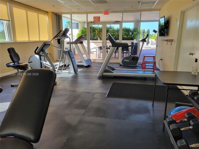 Building Photo - 6422 Collins Ave