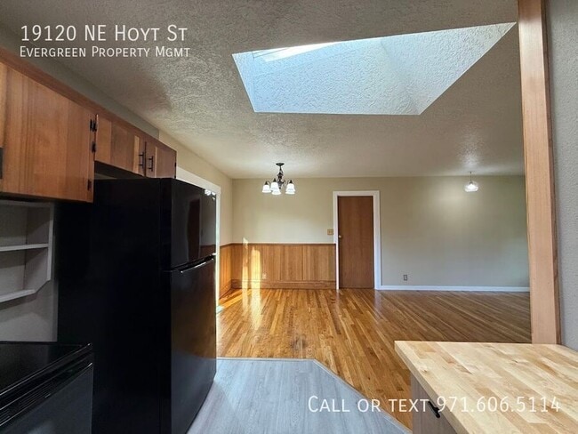 Building Photo - 19120 NE Hoyt St