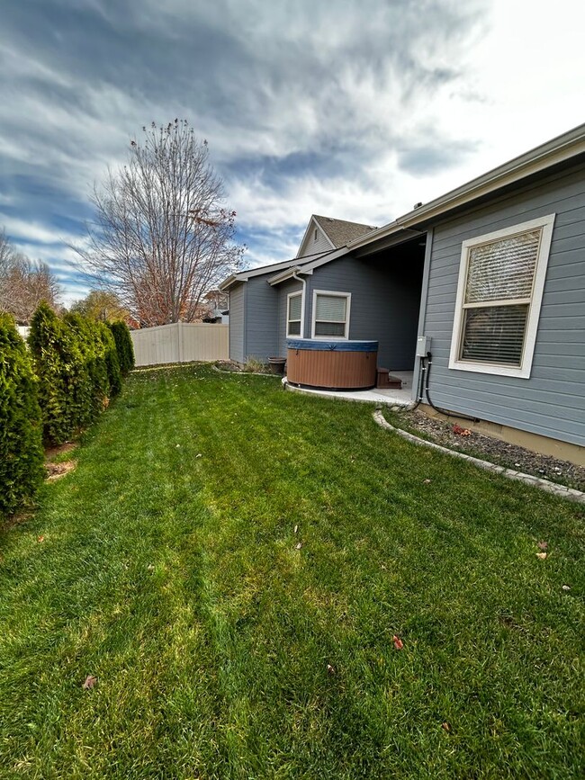 Building Photo - 3 Bedroom 2.5 Half Bath Home in Tuscany Vi...