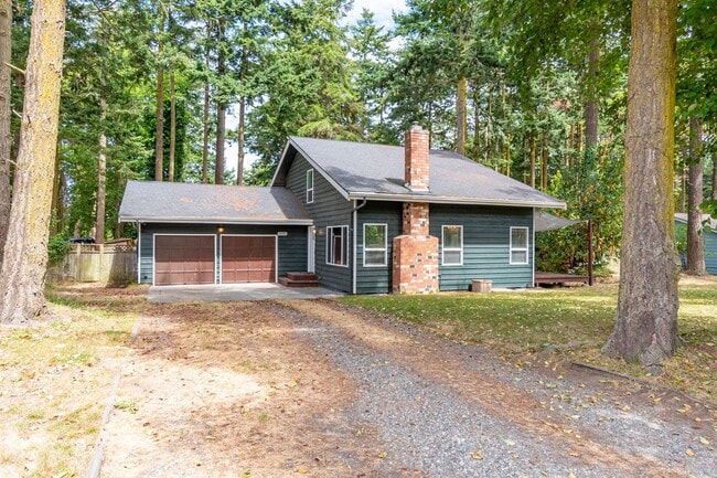 Building Photo - Charming 3 Bed, 2 Bath Home on a Quiet Street