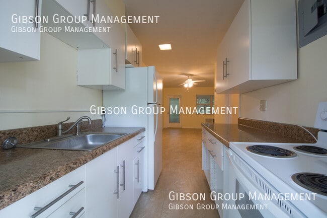 Building Photo - 631 NE 17th Way