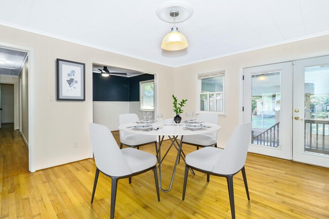 Building Photo - 1510 Crescent Dr