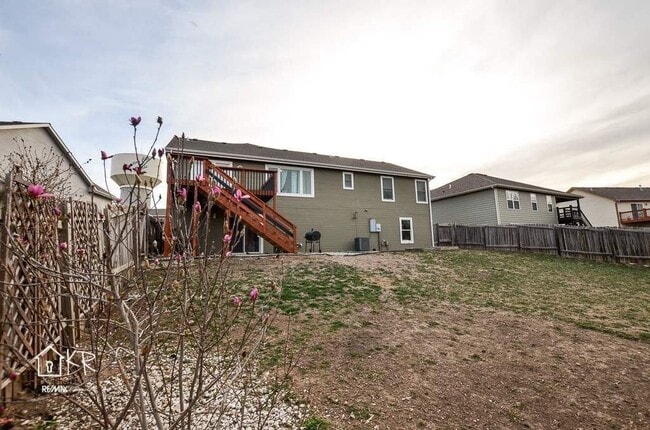 Building Photo - FENCED BACKYARD, CLOSE TO FT. RILEY!