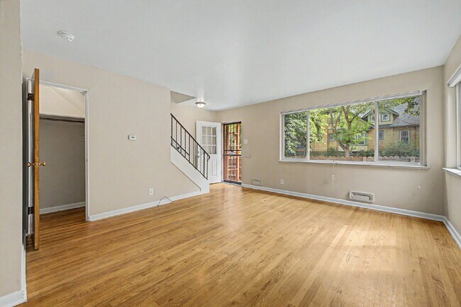 Building Photo - "Charming 2-Bedroom Apartment with Spacious Living – 1025 Sq Ft in Prime Denver Location!"