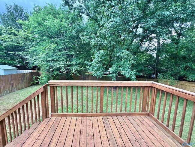 Building Photo - 105 Sugarwood Ct