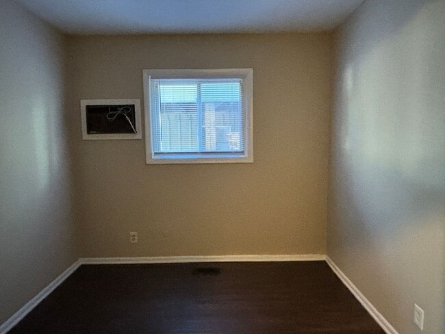 Building Photo - %50 OFF FIRST MONTH'S RENT! Spacious 3 bedroom home with large backyard deck!