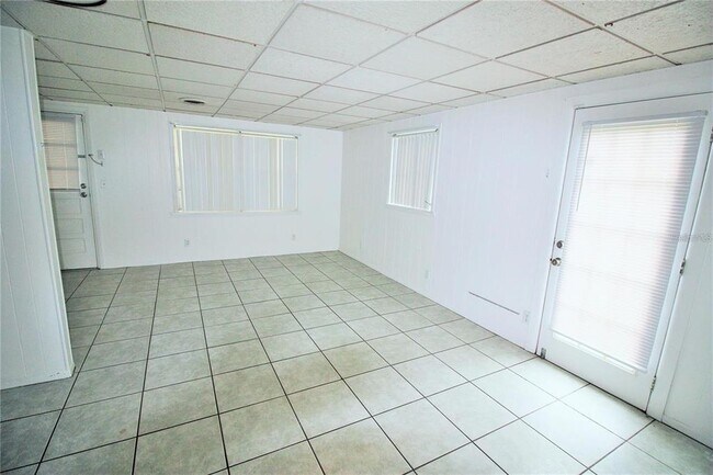 Building Photo - 521 20th St SW