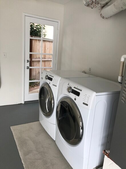 Building Photo - 4344 Willow Glen St