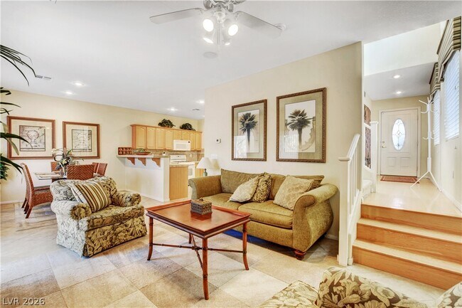 Building Photo - 251 Queens Ct