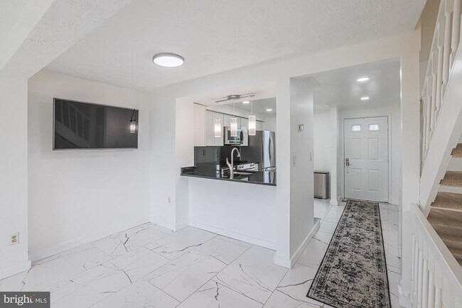 Building Photo - 9 Stillwood Cir