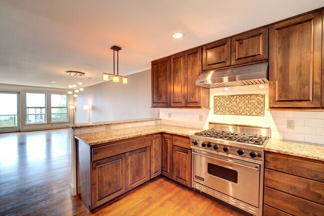 Building Photo - 2bd/2.25ba Seattle Townhome