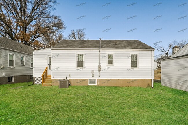 Building Photo - 7624 Stanwood Dr