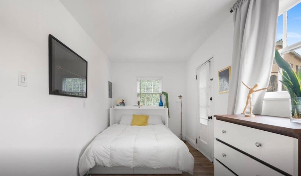 Building Photo - 2251 N Cahuenga Blvd