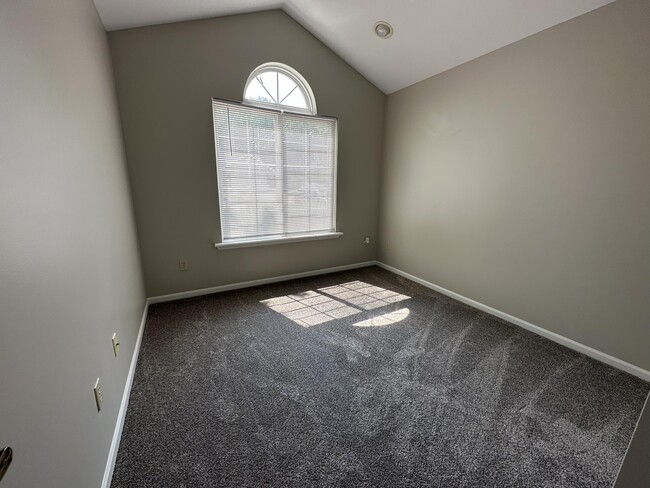 Building Photo - 1608 Apple Valley Ct