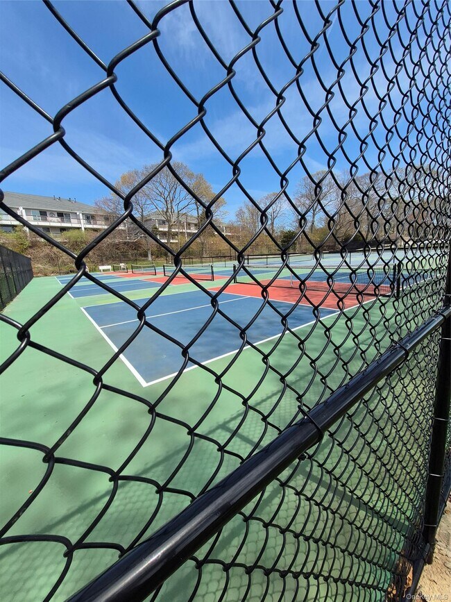 Building Photo - 44 Fox Hill Dr