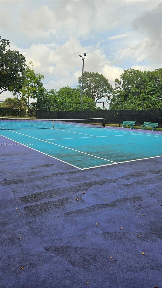 Building Photo - 105 Lake Emerald Dr