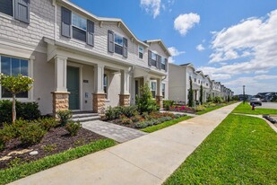Building Photo - 1653 Pinecliff Dr