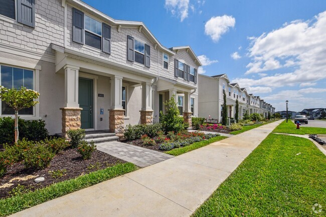 Building Photo - 1653 Pinecliff Dr