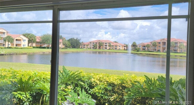 Primary Photo - 261 SW Palm Dr