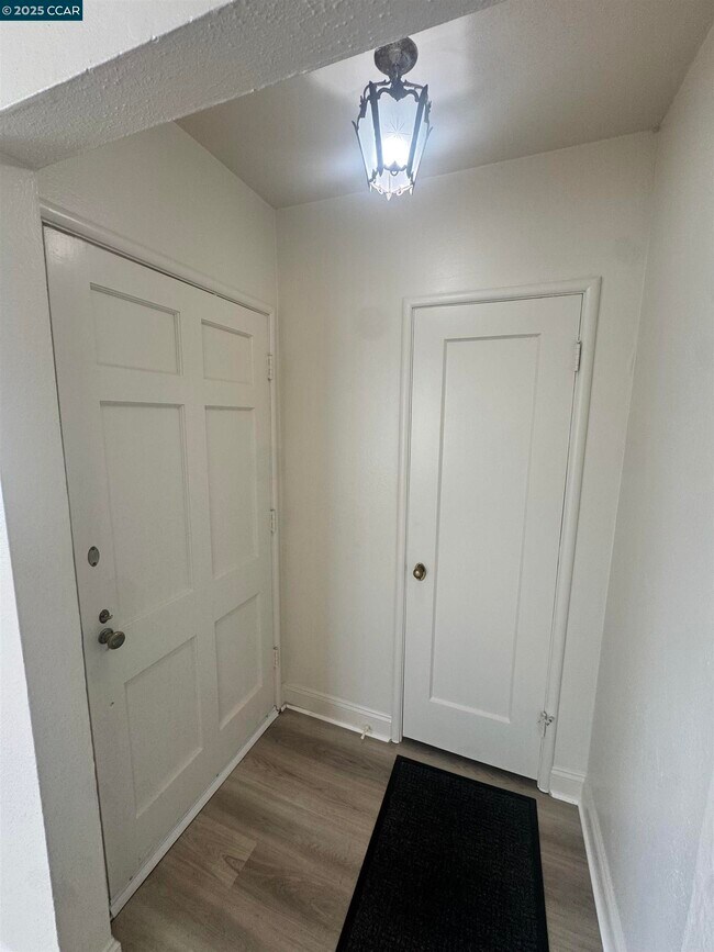 Building Photo - 674 Maud Ave