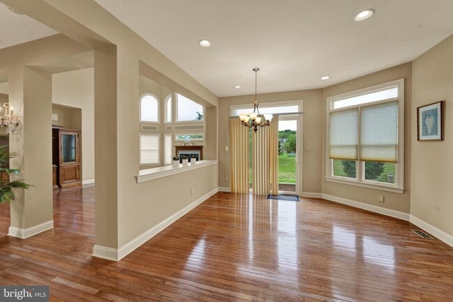 Building Photo - 19 Meadowlark Dr