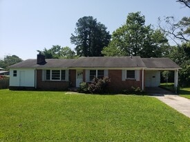 Building Photo - 2010 E Lee Rd