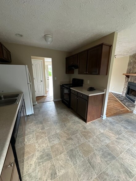 Building Photo - 104 Shirley Ct