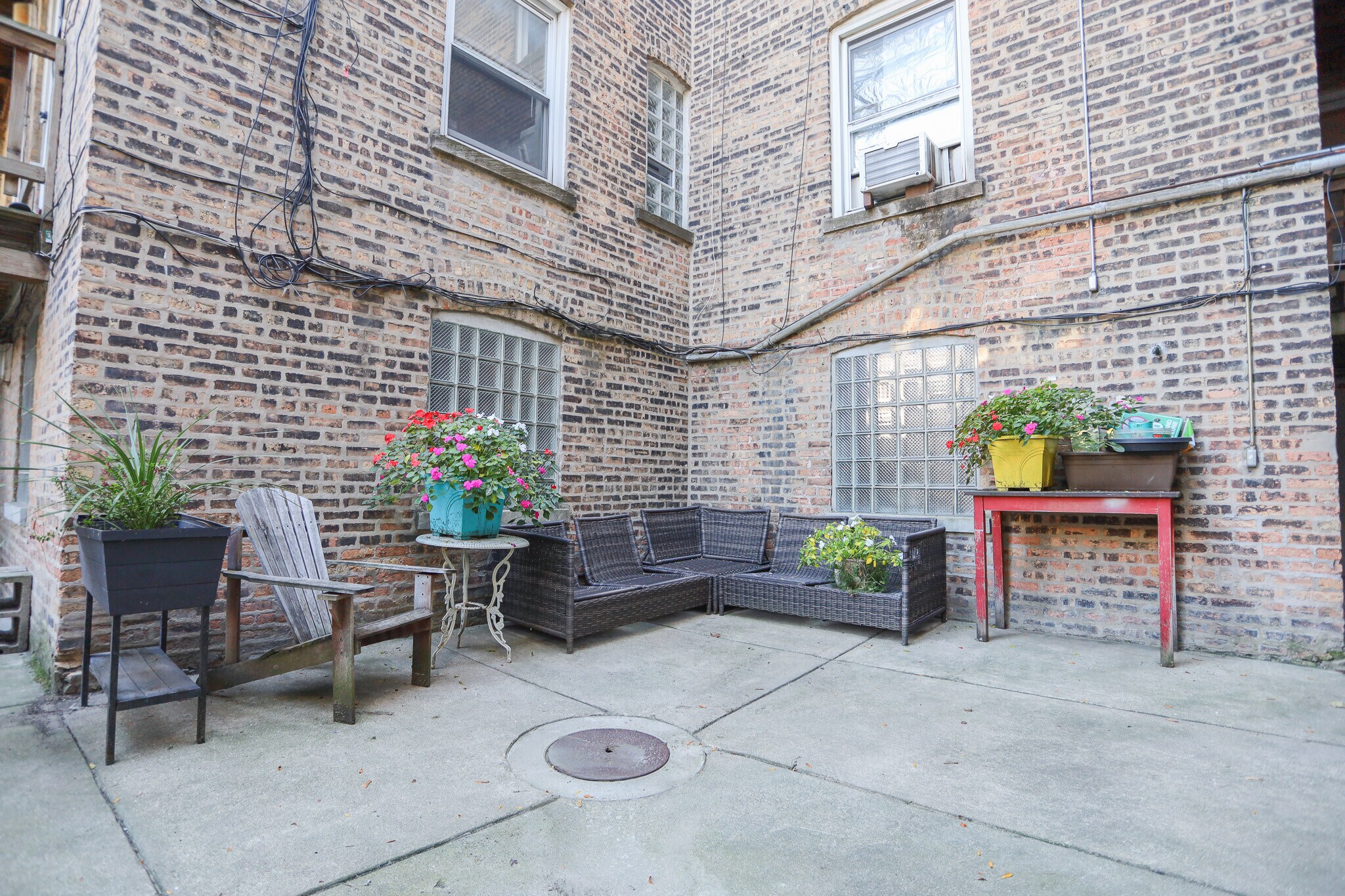 Building Photo - 4705 N Artesian Ave