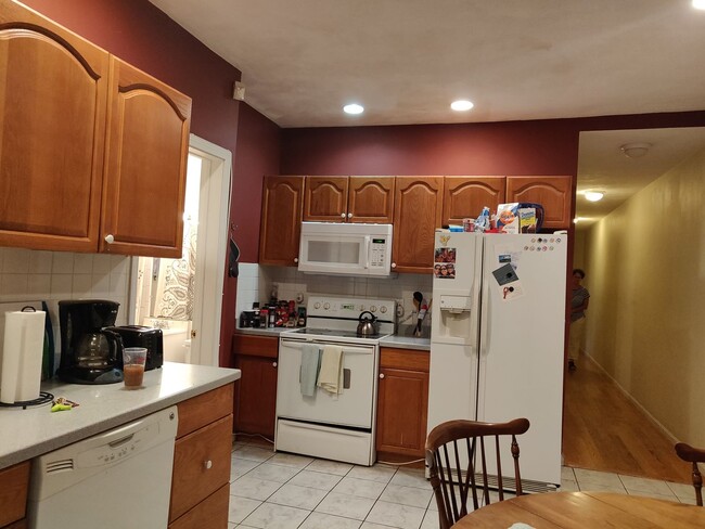 Building Photo - Coolidge Corner Area. In-Unit Washer and D...