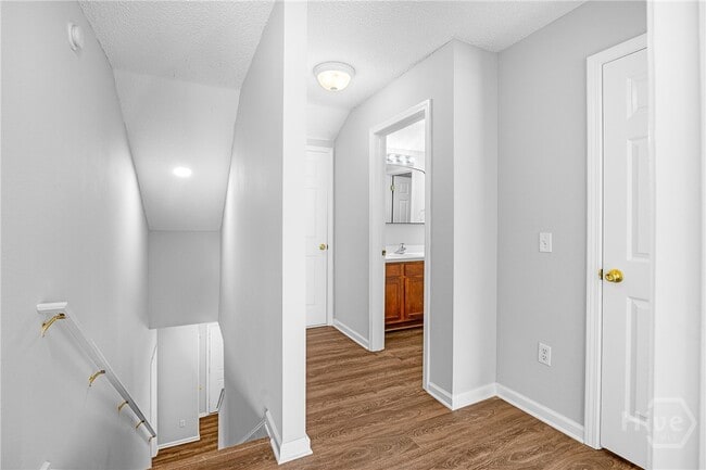 Building Photo - 8 Falkland Ave