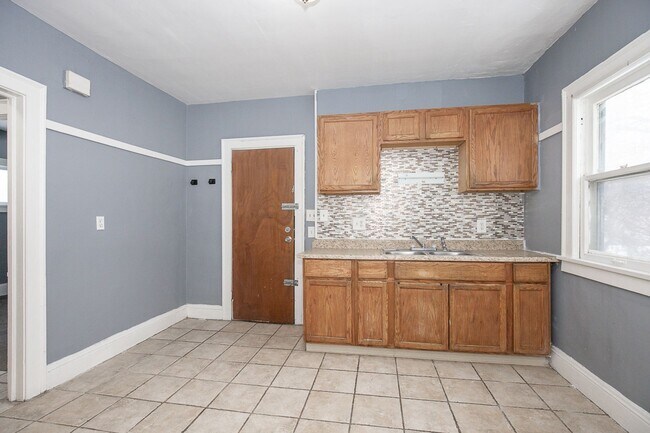 Building Photo - 3584 E 151st St