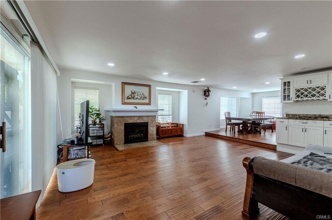 Building Photo - 410 W 220th St