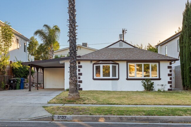 Building Photo - Gorgeous 4-Bedroom Pool Home South of the ...