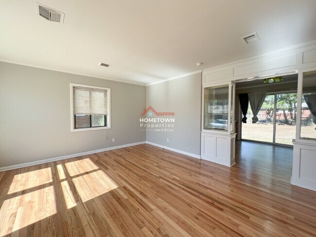 Building Photo - 3730 Forest Glen Dr