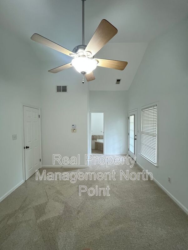 Building Photo - 889 Crew St SW